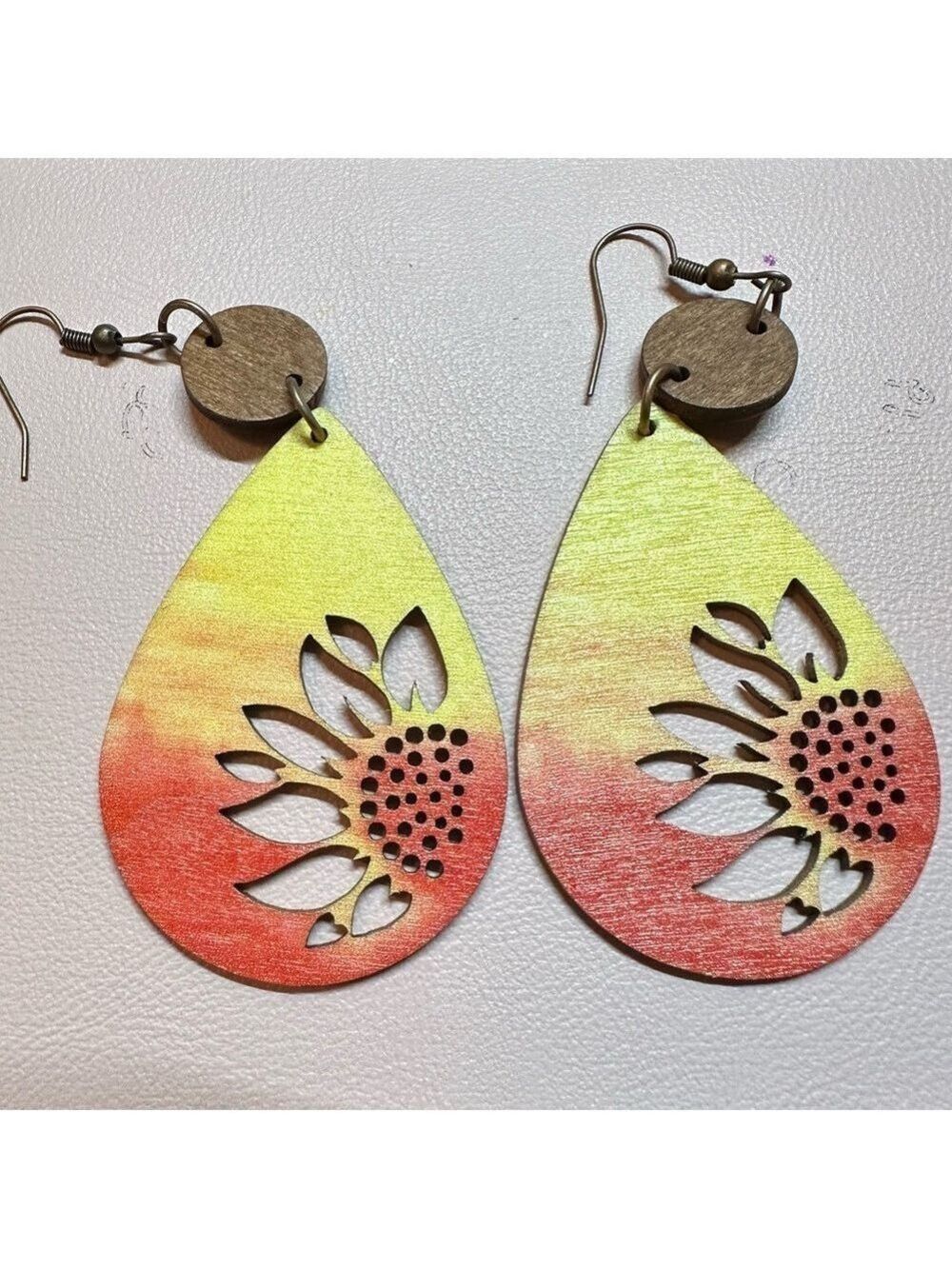 Droplet Shape Sunflower Print Dangle Earrings Retro Western Style Wooden Jewelry - Picture 1 of 2